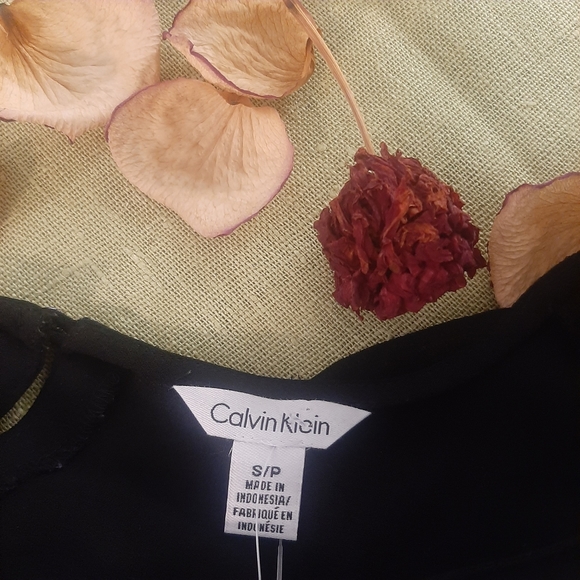 ❌ [SOLD] NWOT Calvin Klein Cold Shoulder Blouse, Size Small - Picture 7 of 10